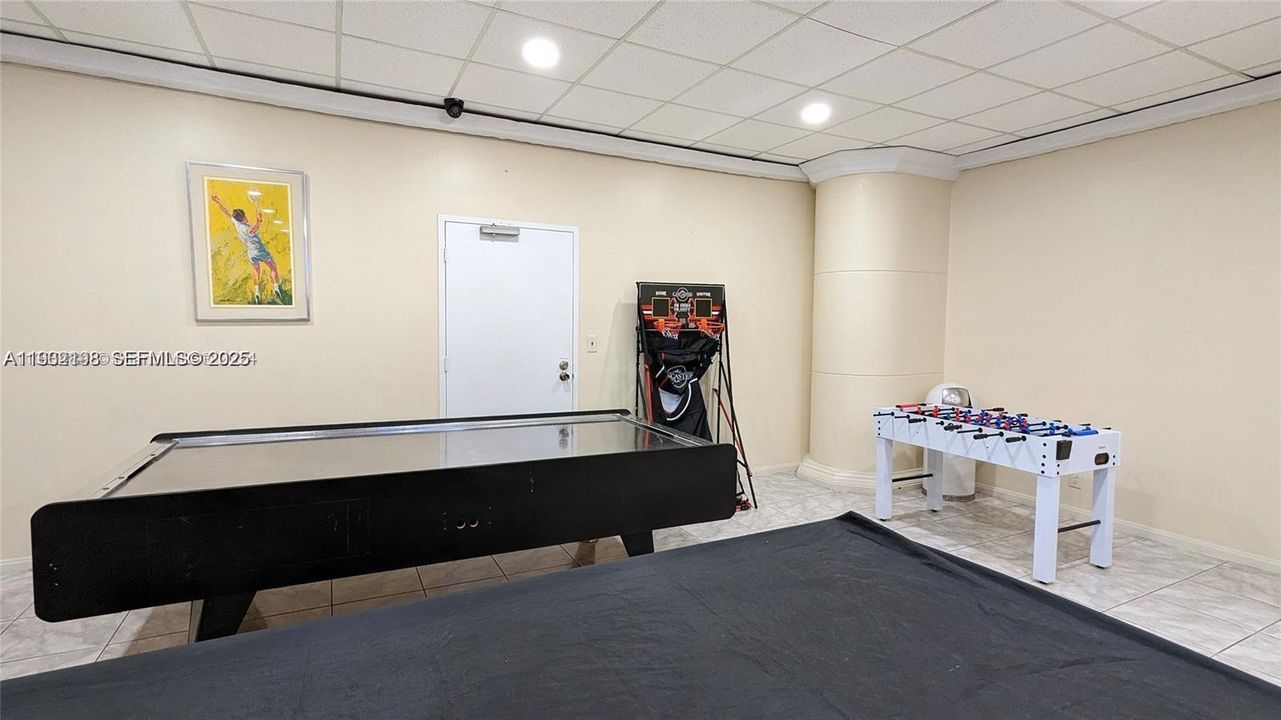 For Sale: $550,000 (2 beds, 2 baths, 1248 Square Feet)