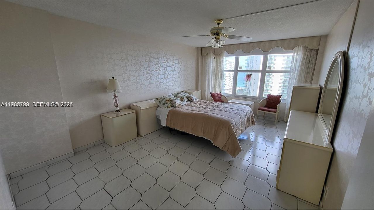 На продажу: $395,000 (2 спален, 2 ванн, 1334 Квадратных фут)