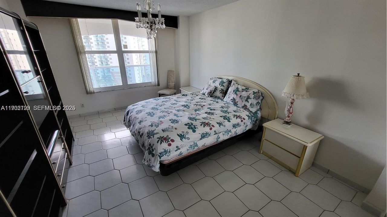 На продажу: $395,000 (2 спален, 2 ванн, 1334 Квадратных фут)