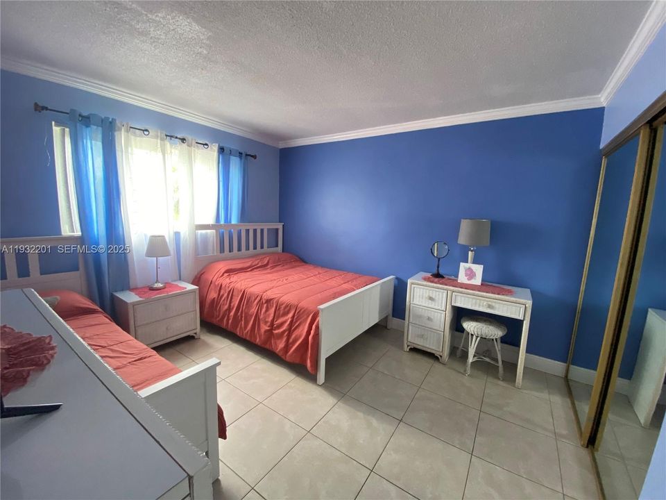 For Rent: $1,950 (2 beds, 2 baths, 1200 Square Feet)