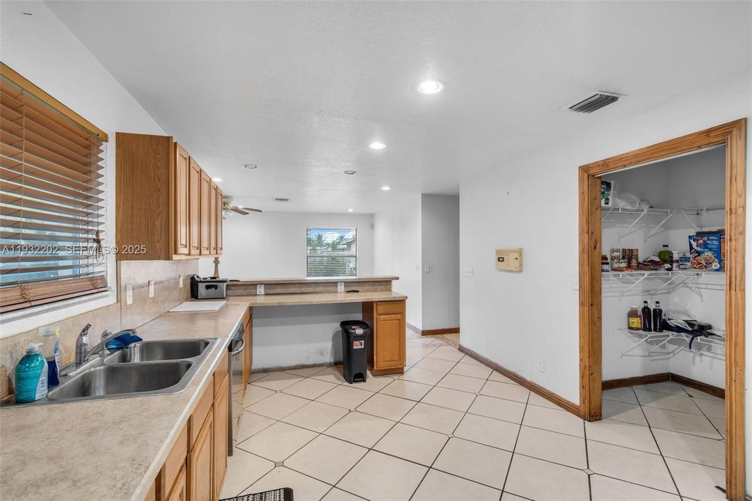 На продажу: $725,000 (4 спален, 4 ванн, 2905 Квадратных фут)