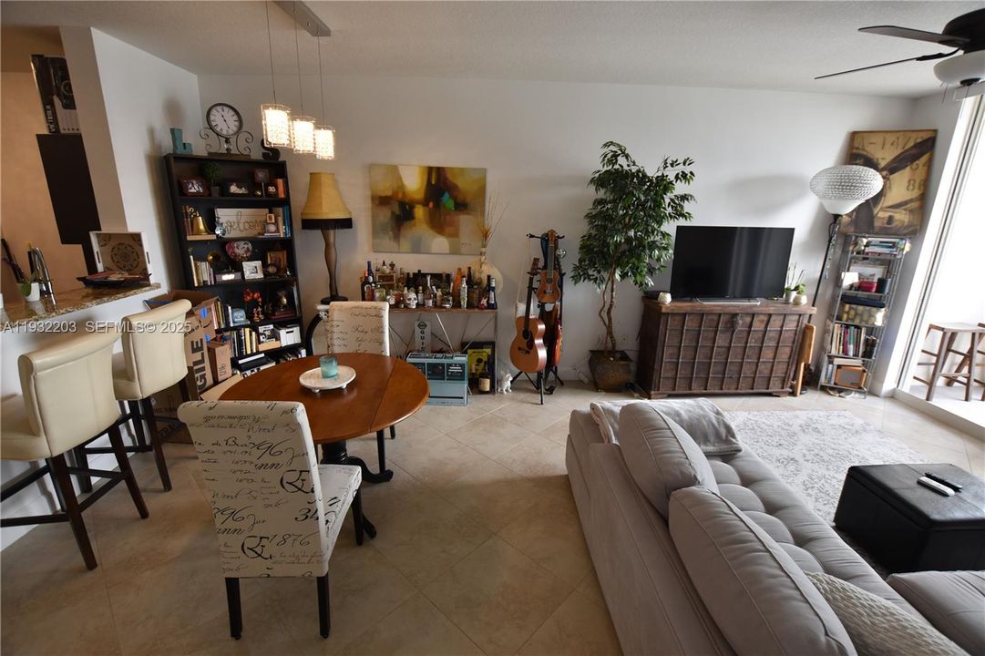 En Venta: $418,000 (1 camas, 1 baños, 755 Pies cuadrados)