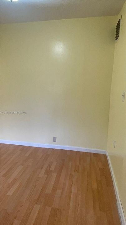 For Rent: $1,400 (1 beds, 1 baths, 400 Square Feet)