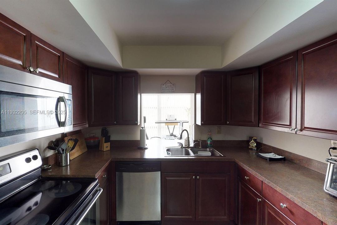 出租: $1,900 (1 贝兹, 1 浴室, 1075 平方英尺)