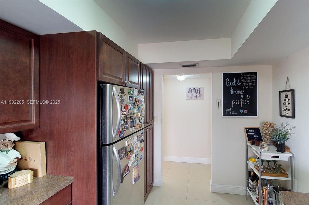 出租: $1,900 (1 贝兹, 1 浴室, 1075 平方英尺)