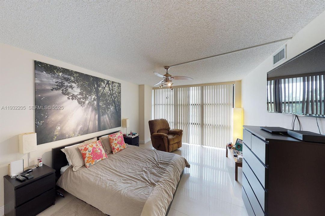 出租: $1,900 (1 贝兹, 1 浴室, 1075 平方英尺)