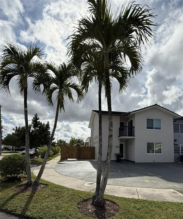 En Venta: $750,000 (4 camas, 3 baños, 2150 Pies cuadrados)