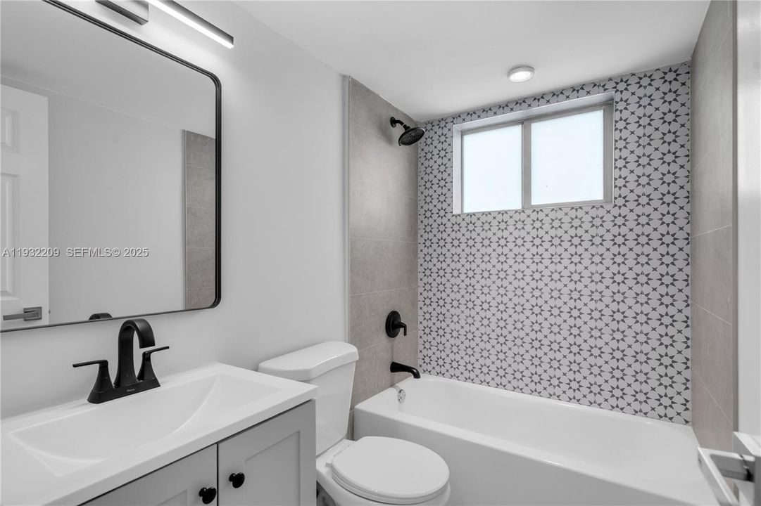 出租: $2,600 (2 贝兹, 2 浴室, 700 平方英尺)