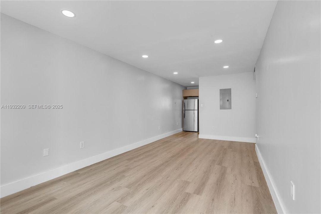 出租: $2,600 (2 贝兹, 2 浴室, 700 平方英尺)