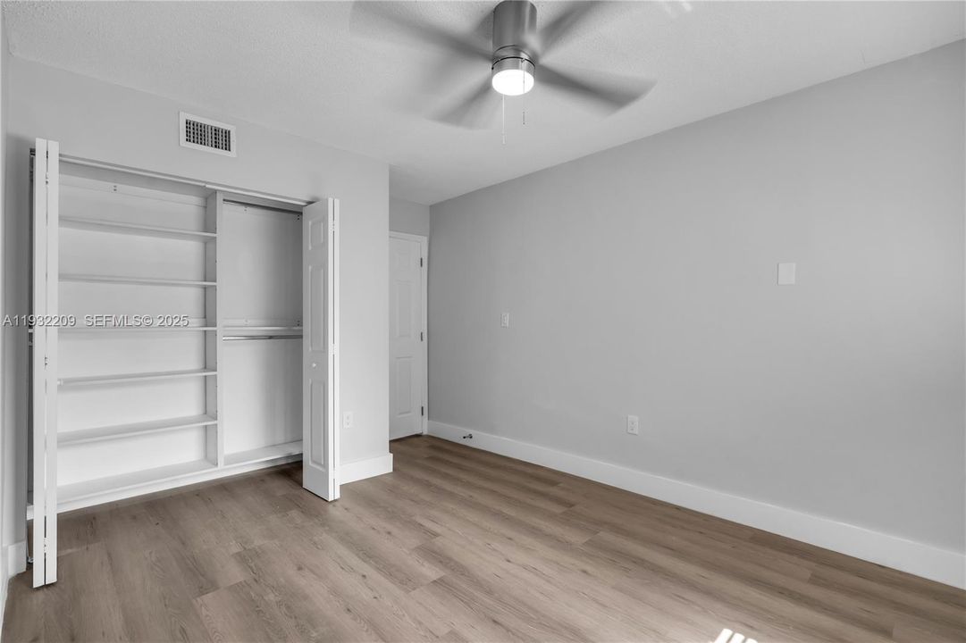 出租: $2,600 (2 贝兹, 2 浴室, 700 平方英尺)