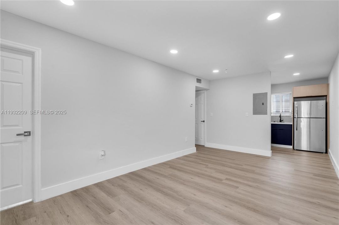 出租: $2,600 (2 贝兹, 2 浴室, 700 平方英尺)