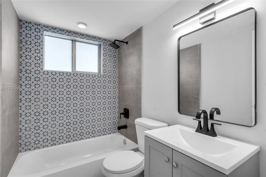 出租: $2,600 (2 贝兹, 2 浴室, 700 平方英尺)