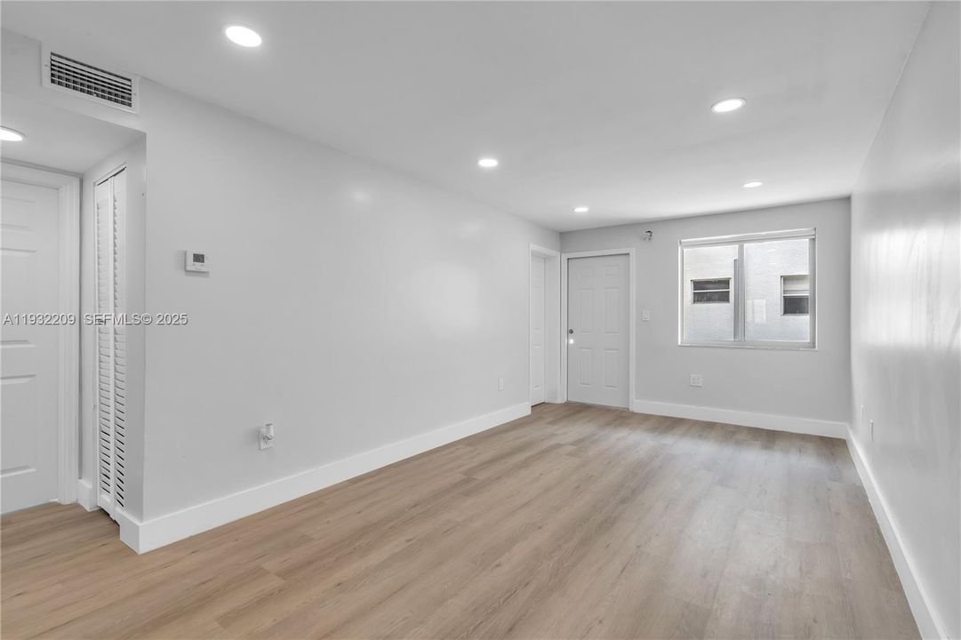 出租: $2,600 (2 贝兹, 2 浴室, 700 平方英尺)