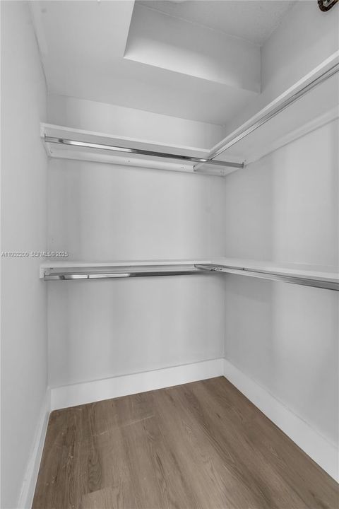 出租: $2,600 (2 贝兹, 2 浴室, 700 平方英尺)