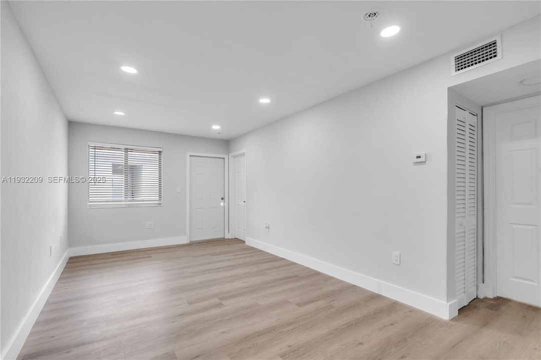 出租: $2,600 (2 贝兹, 2 浴室, 700 平方英尺)