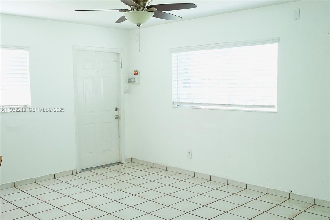 En Venta: $580,000 (3 camas, 1 baños, 888 Pies cuadrados)