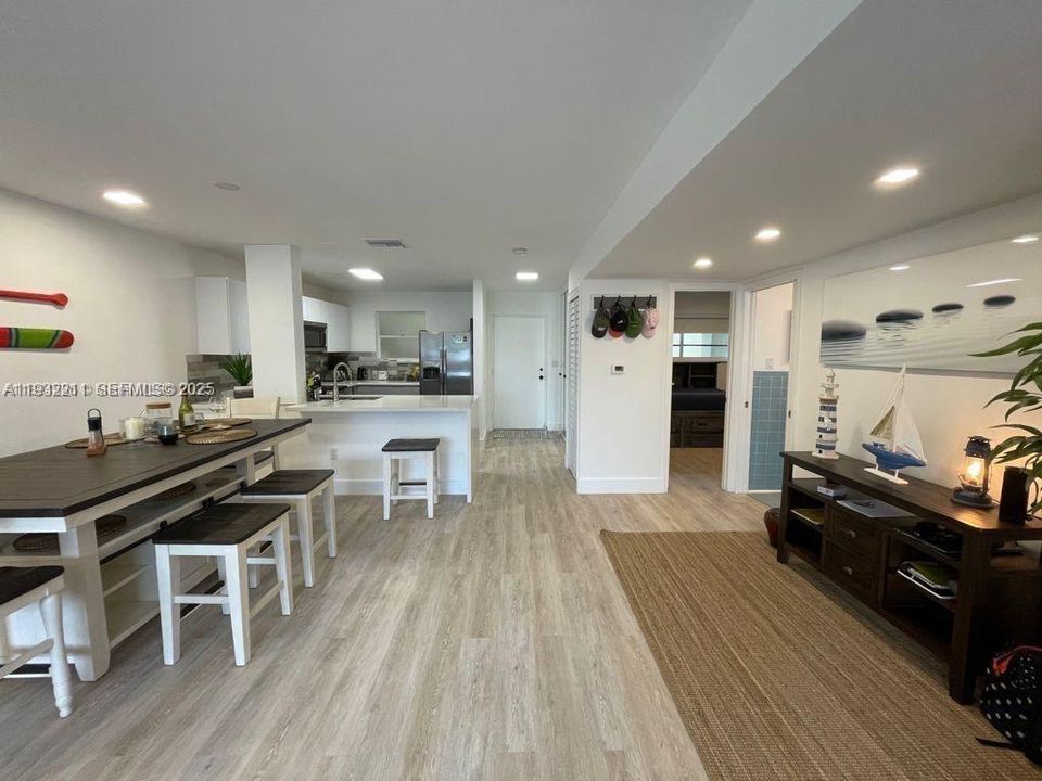 出租: $2,500 (2 贝兹, 2 浴室, 970 平方英尺)