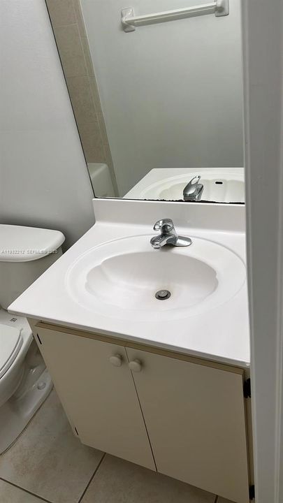 For Rent: $2,500 (2 beds, 2 baths, 870 Square Feet)