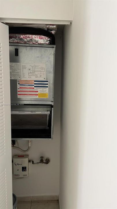 For Rent: $2,500 (2 beds, 2 baths, 870 Square Feet)