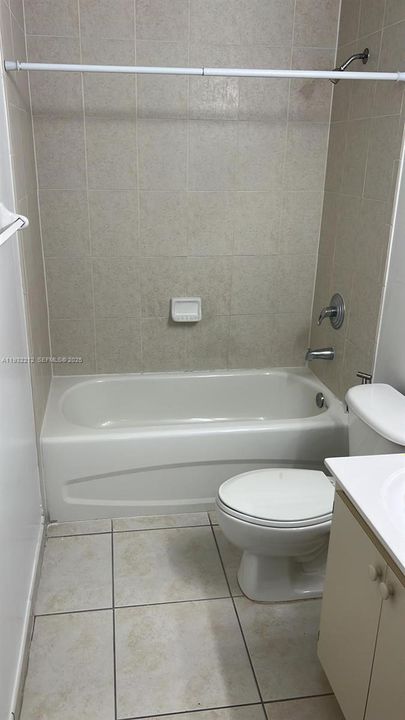 For Rent: $2,500 (2 beds, 2 baths, 870 Square Feet)