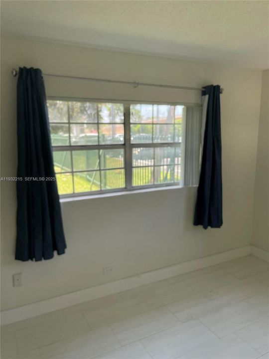 For Sale: $299,999 (3 beds, 2 baths, 1141 Square Feet)