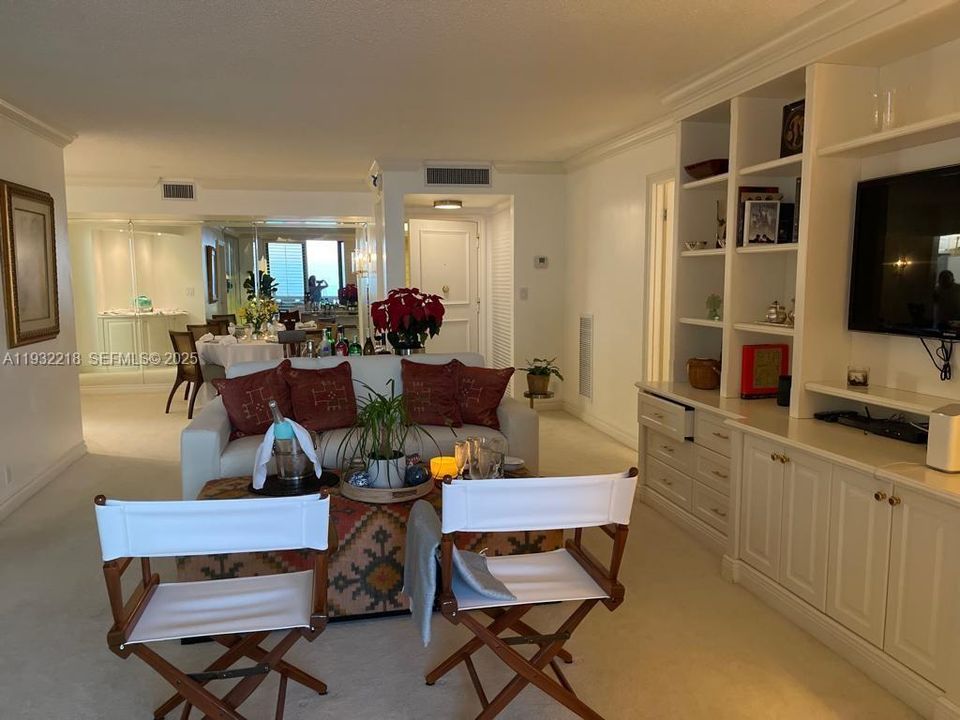 For Sale: $1,550,000 (2 beds, 2 baths, 1409 Square Feet)