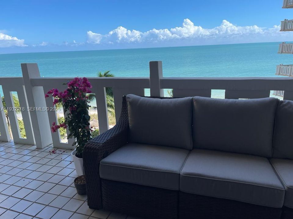 For Sale: $1,550,000 (2 beds, 2 baths, 1409 Square Feet)