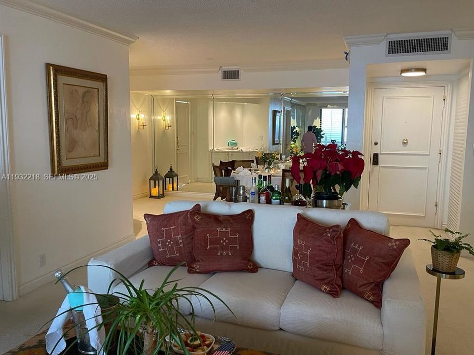 For Sale: $1,550,000 (2 beds, 2 baths, 1409 Square Feet)