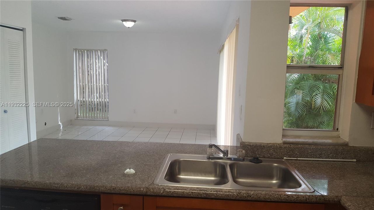 For Rent: $3,200 (4 beds, 3 baths, 1729 Square Feet)