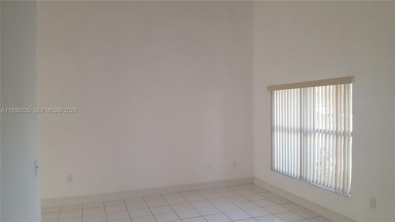 For Rent: $3,200 (4 beds, 3 baths, 1729 Square Feet)