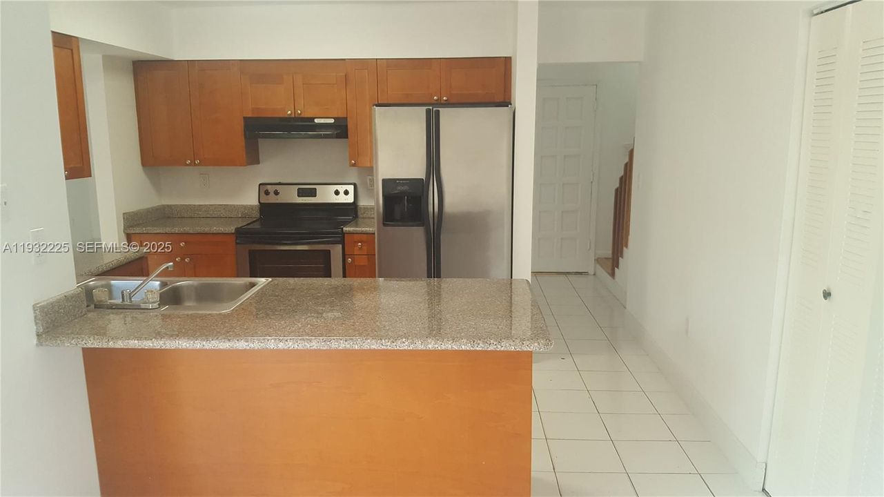 For Rent: $3,200 (4 beds, 3 baths, 1729 Square Feet)