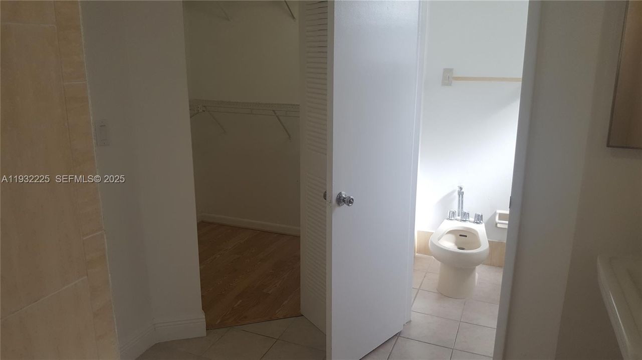 For Rent: $3,200 (4 beds, 3 baths, 1729 Square Feet)