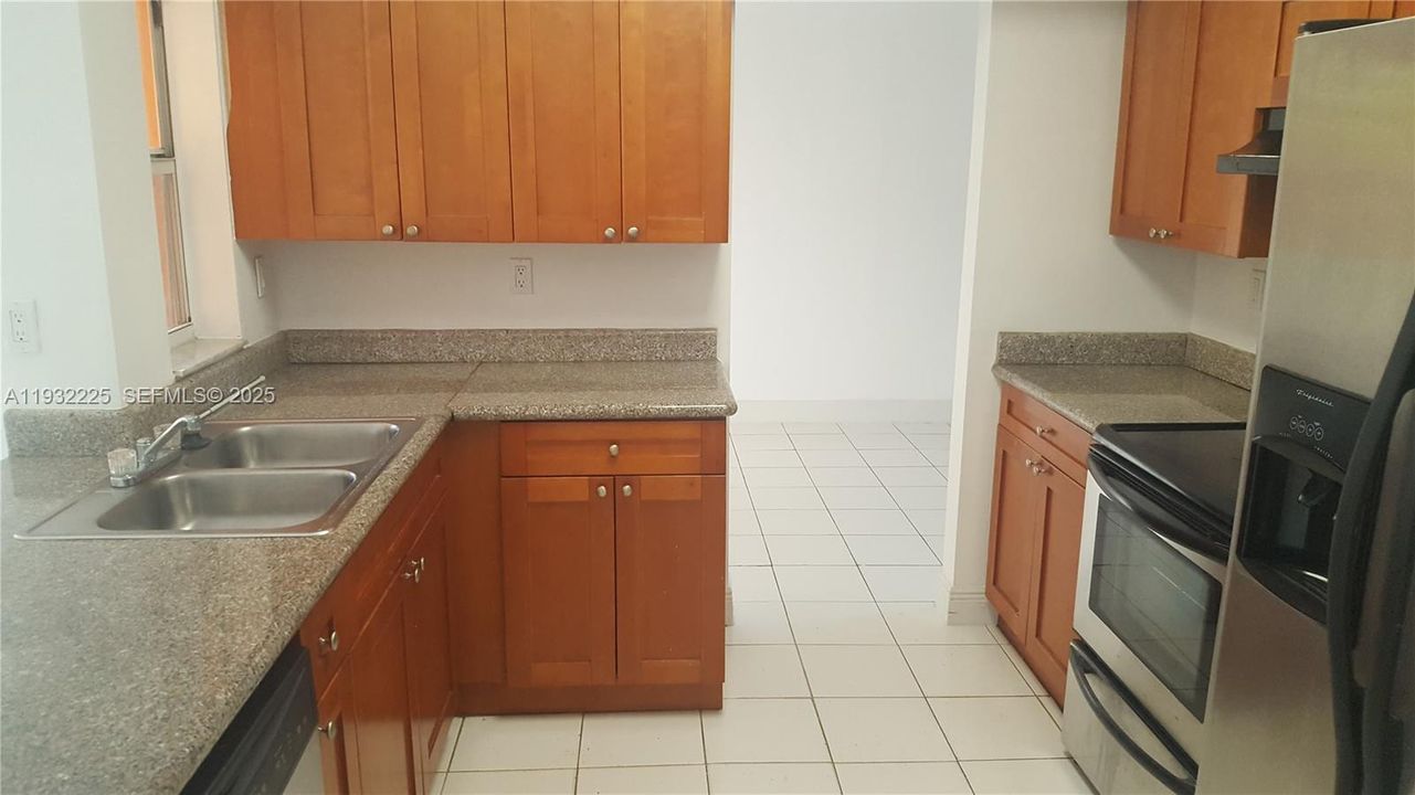 For Rent: $3,200 (4 beds, 3 baths, 1729 Square Feet)