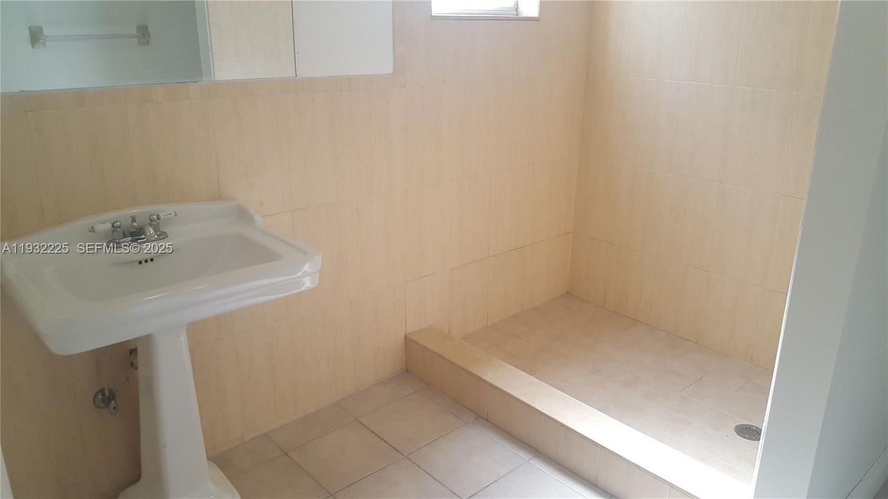 For Rent: $3,200 (4 beds, 3 baths, 1729 Square Feet)