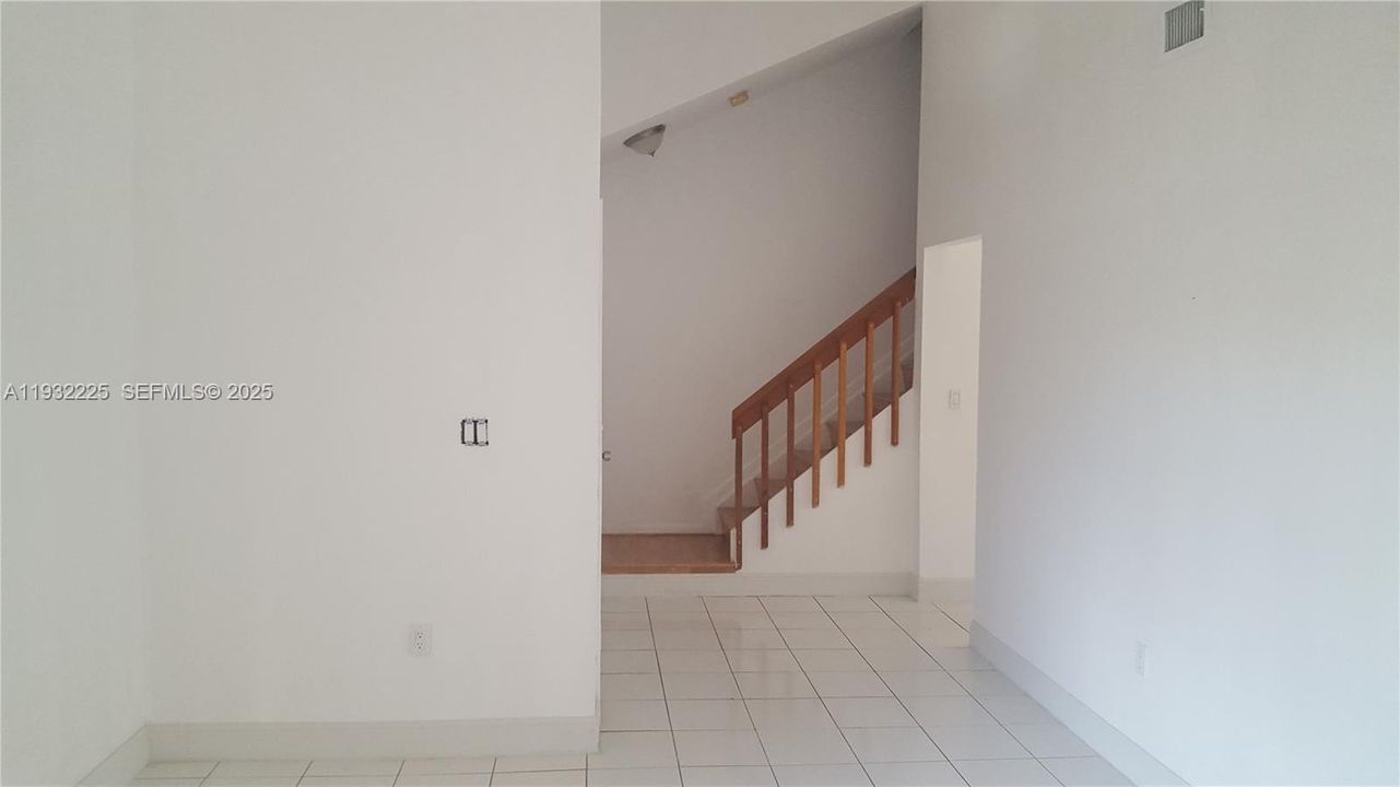 For Rent: $3,200 (4 beds, 3 baths, 1729 Square Feet)