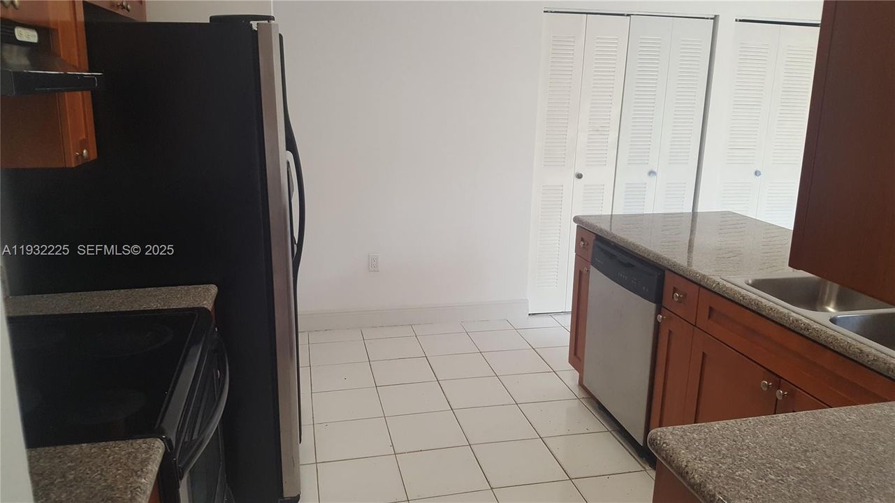 For Rent: $3,200 (4 beds, 3 baths, 1729 Square Feet)