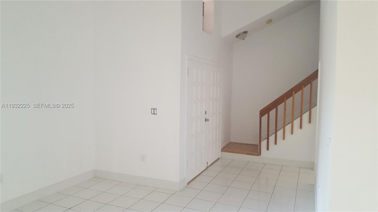 For Rent: $3,200 (4 beds, 3 baths, 1729 Square Feet)