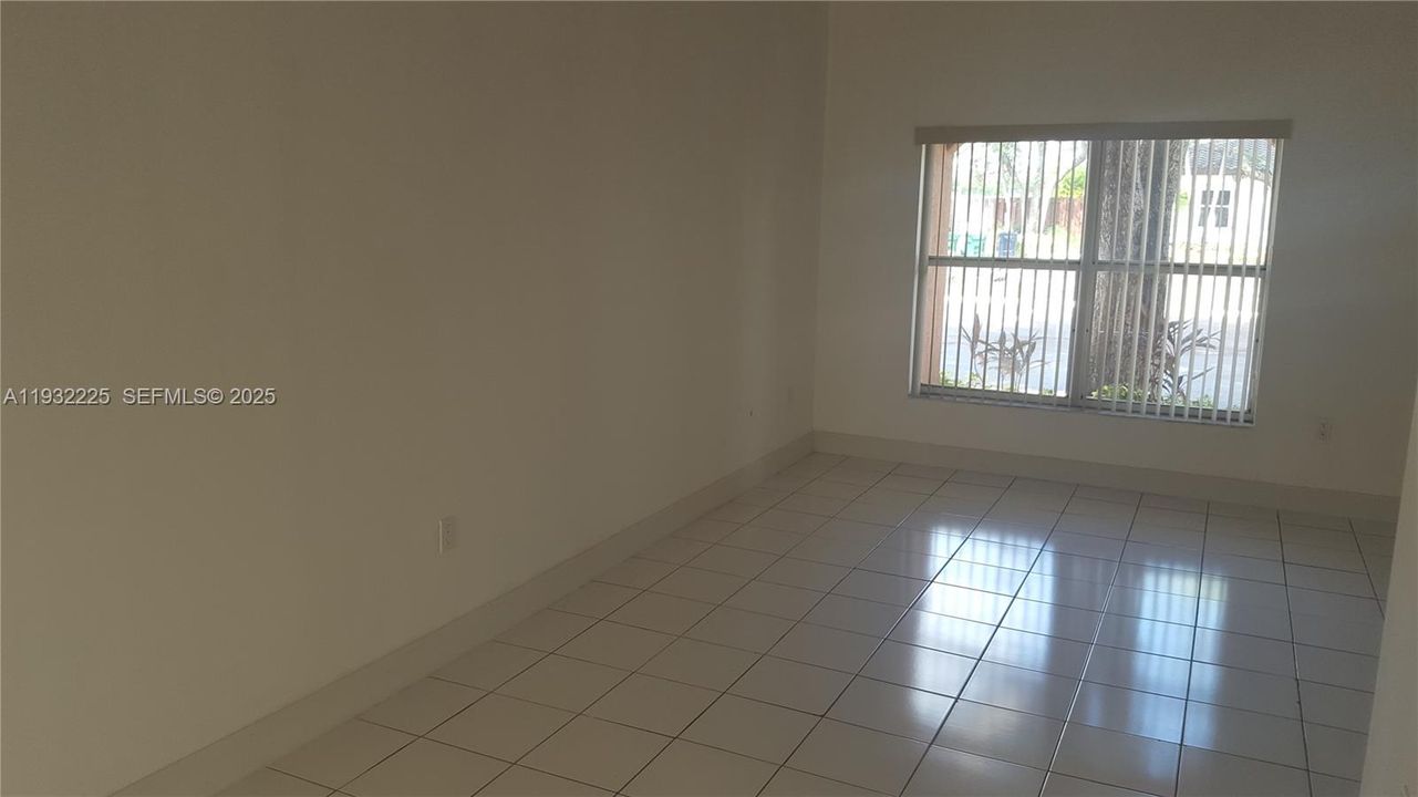 For Rent: $3,200 (4 beds, 3 baths, 1729 Square Feet)