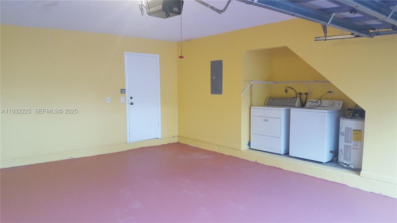 For Rent: $3,200 (4 beds, 3 baths, 1729 Square Feet)