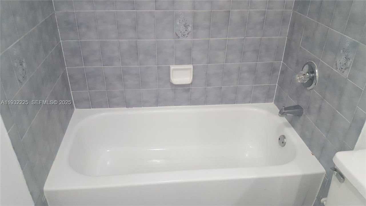 For Rent: $3,200 (4 beds, 3 baths, 1729 Square Feet)