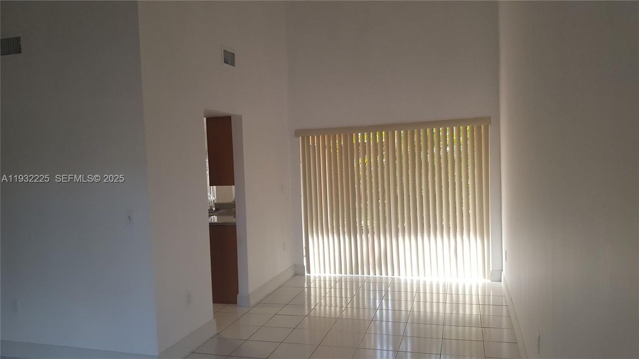 For Rent: $3,200 (4 beds, 3 baths, 1729 Square Feet)