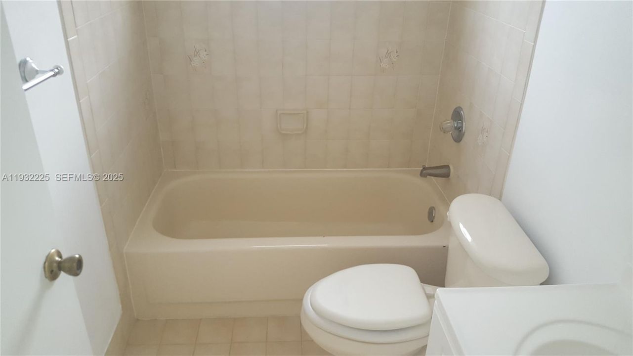 For Rent: $3,200 (4 beds, 3 baths, 1729 Square Feet)