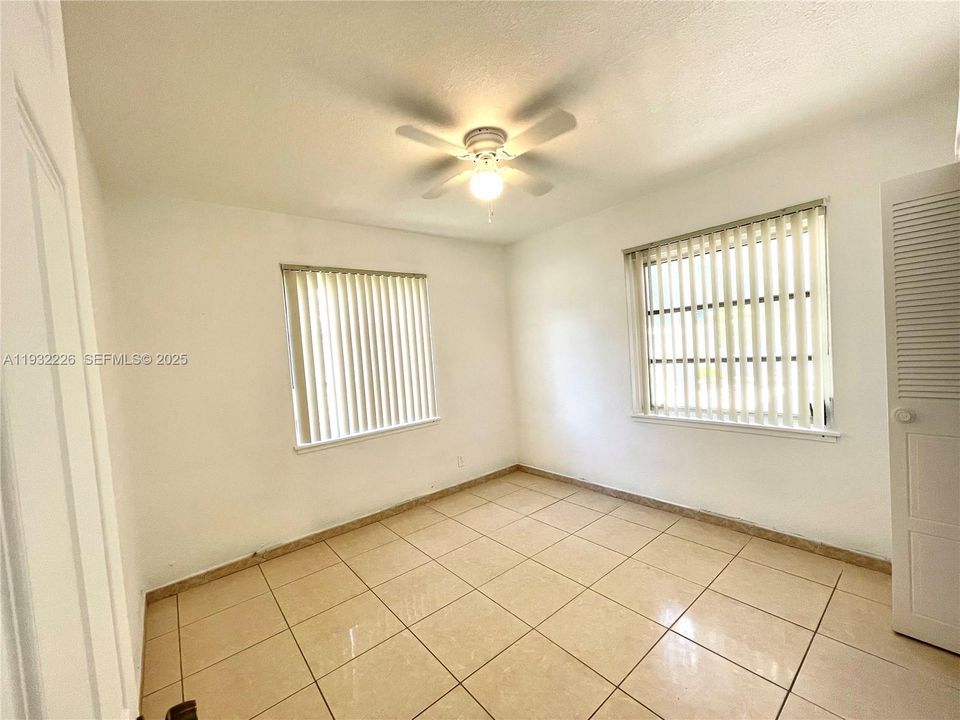 В аренду: $4,000 (4 спален, 2 ванн, 1488 Квадратных фут)