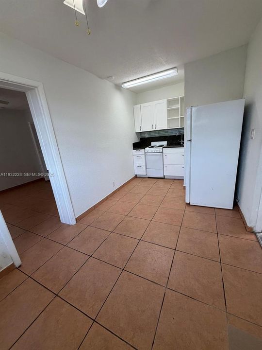 For Rent: $1,700 (1 beds, 1 baths, 300 Square Feet)