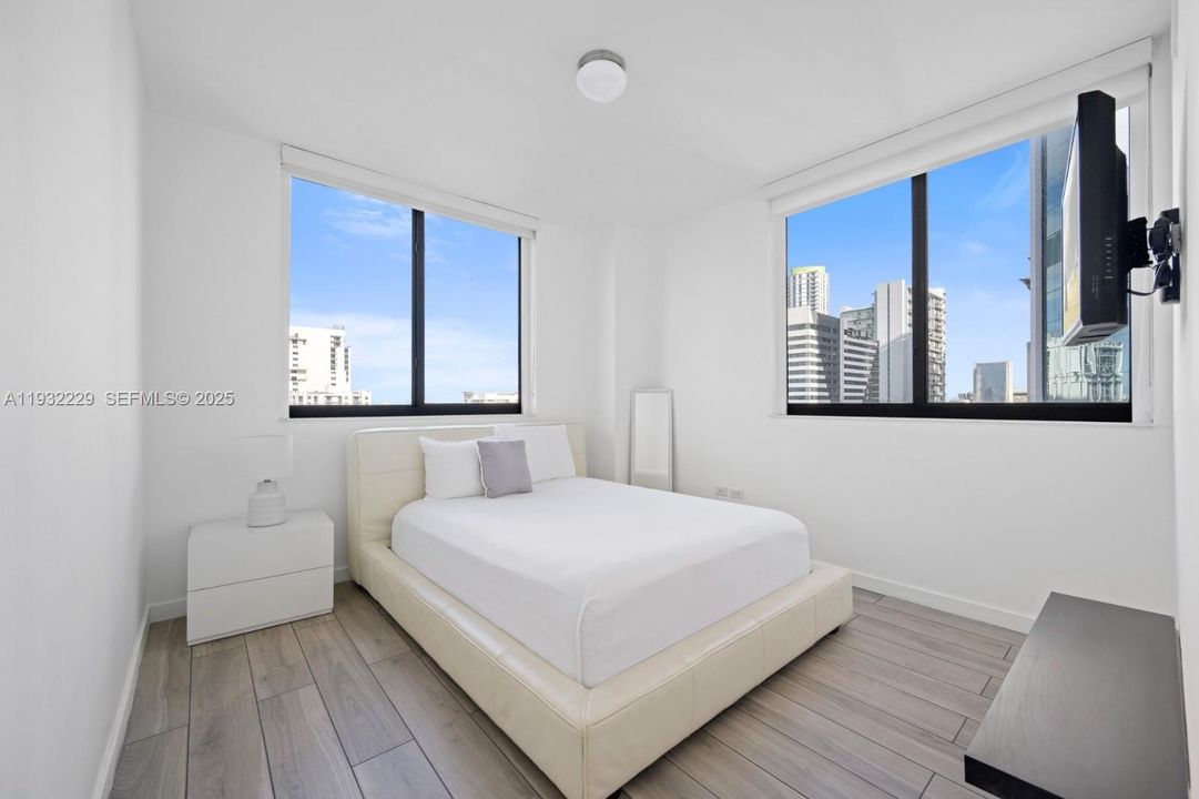 For Sale: $757,000 (2 beds, 2 baths, 1064 Square Feet)