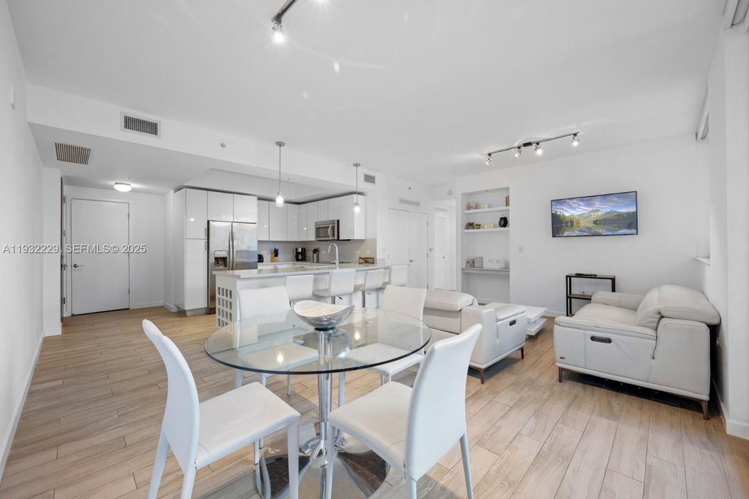 For Sale: $757,000 (2 beds, 2 baths, 1064 Square Feet)