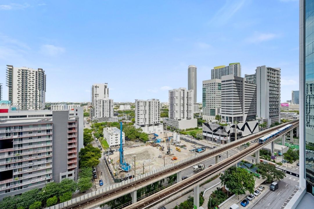 For Sale: $757,000 (2 beds, 2 baths, 1064 Square Feet)