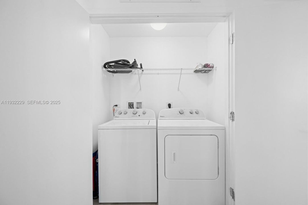 For Sale: $757,000 (2 beds, 2 baths, 1064 Square Feet)