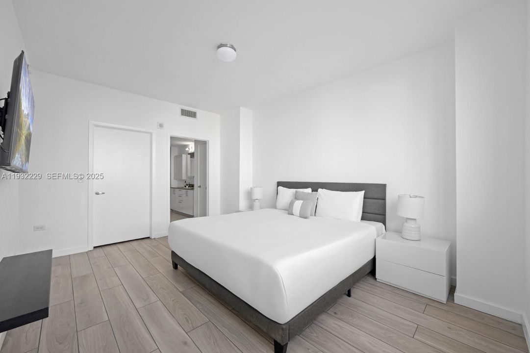 For Sale: $757,000 (2 beds, 2 baths, 1064 Square Feet)