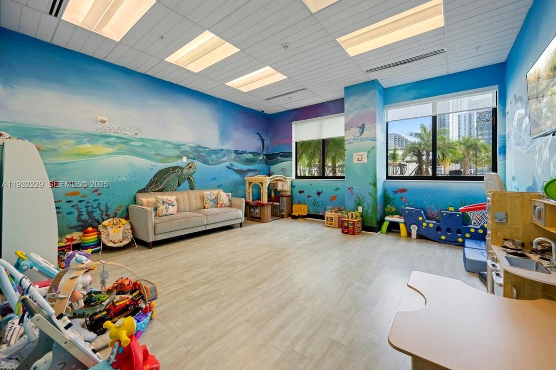 For Sale: $757,000 (2 beds, 2 baths, 1064 Square Feet)